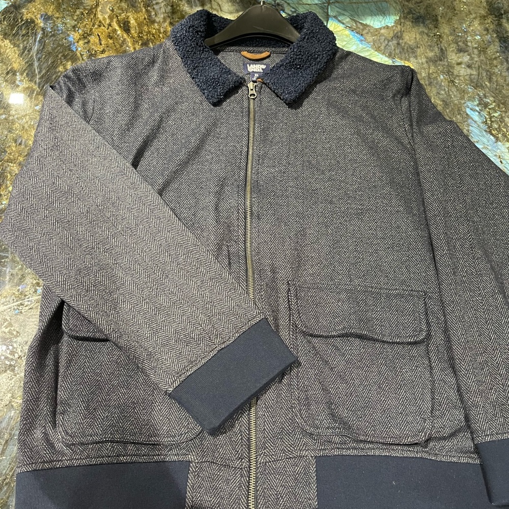 Never worn Lands End Mens jacket. Perfect condition.